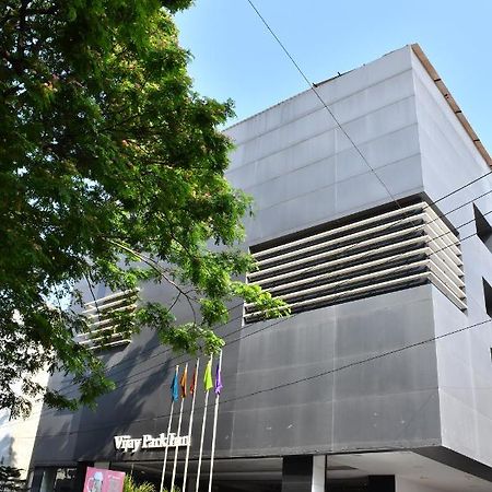 Hotel Vijay Parkinn, Gandhipuram, Coimbatore Exteriör bild
